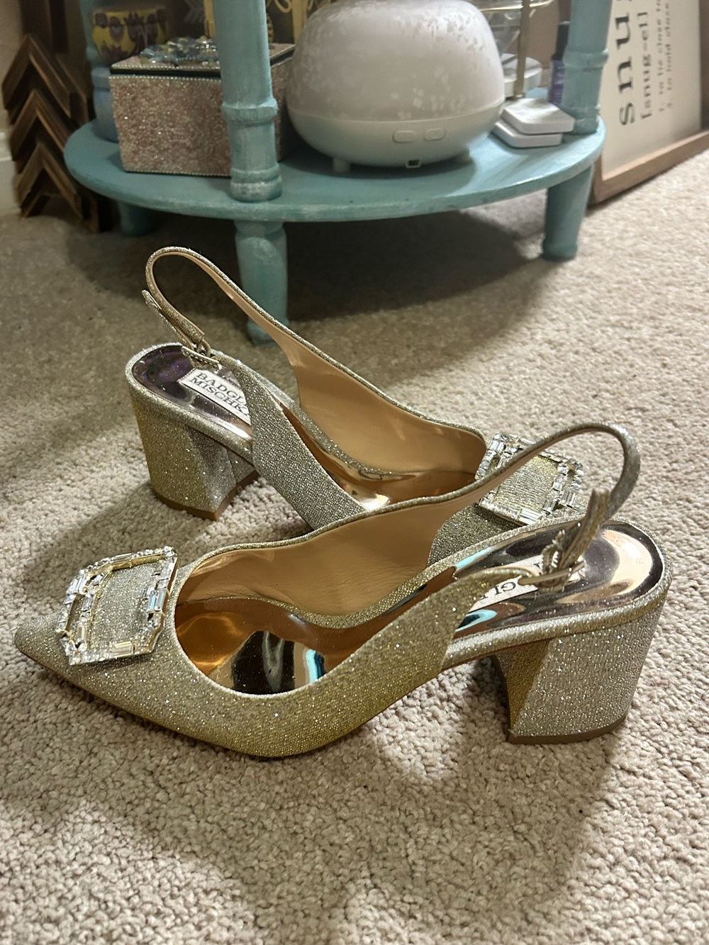 Badgley Mischka Adaline Gold Glitter slingback block heel Pumps Crystal buckle 7